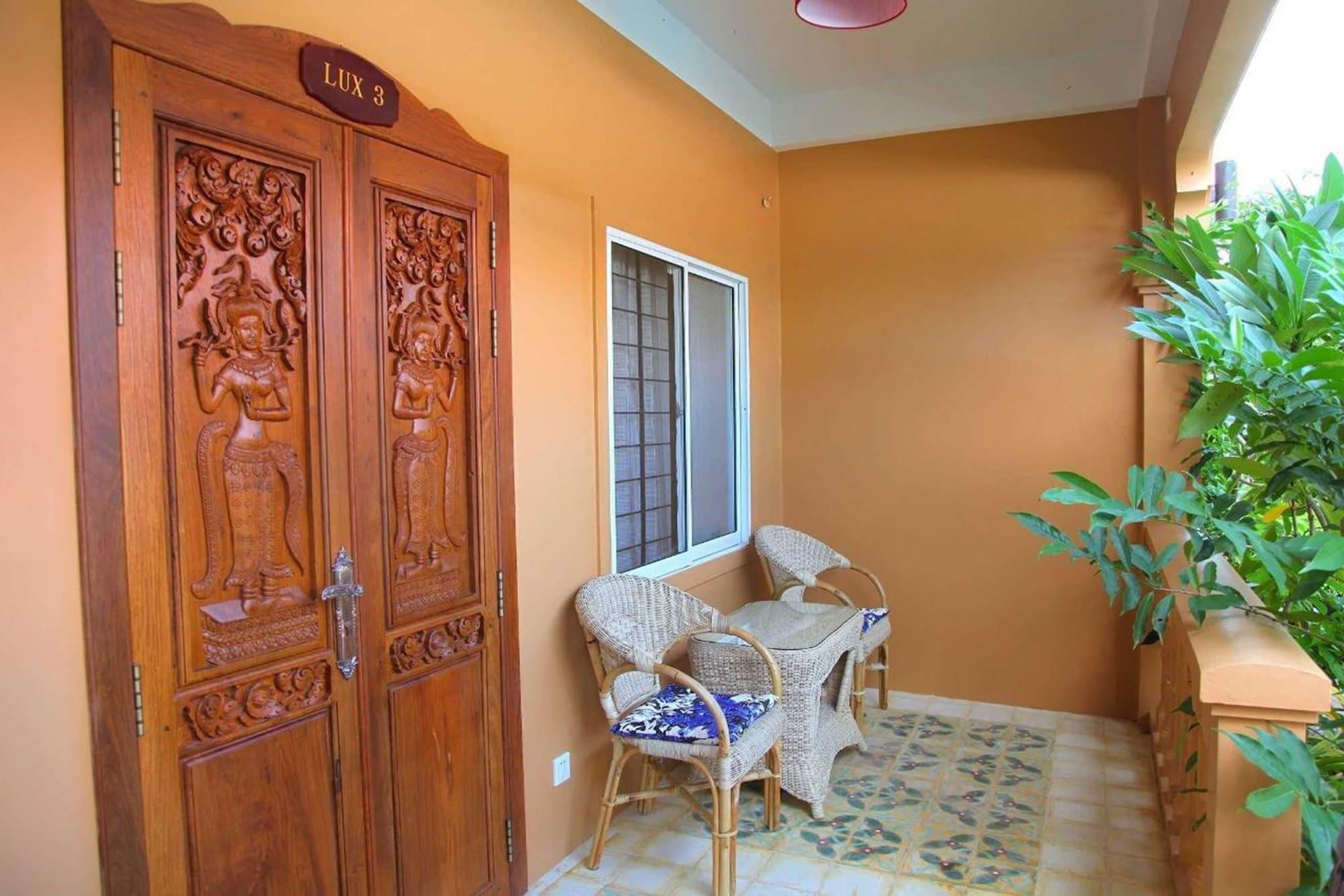 Delux Villa Батамбанг Екстериор снимка