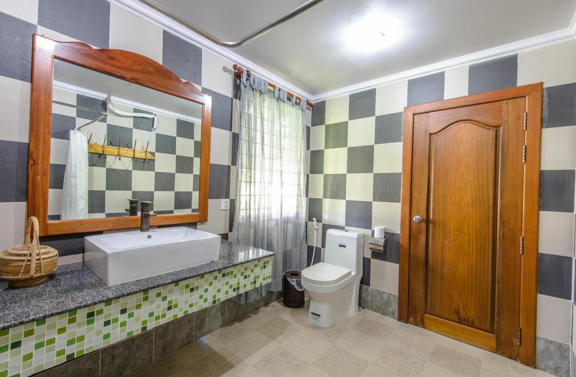 Delux Villa Батамбанг Екстериор снимка