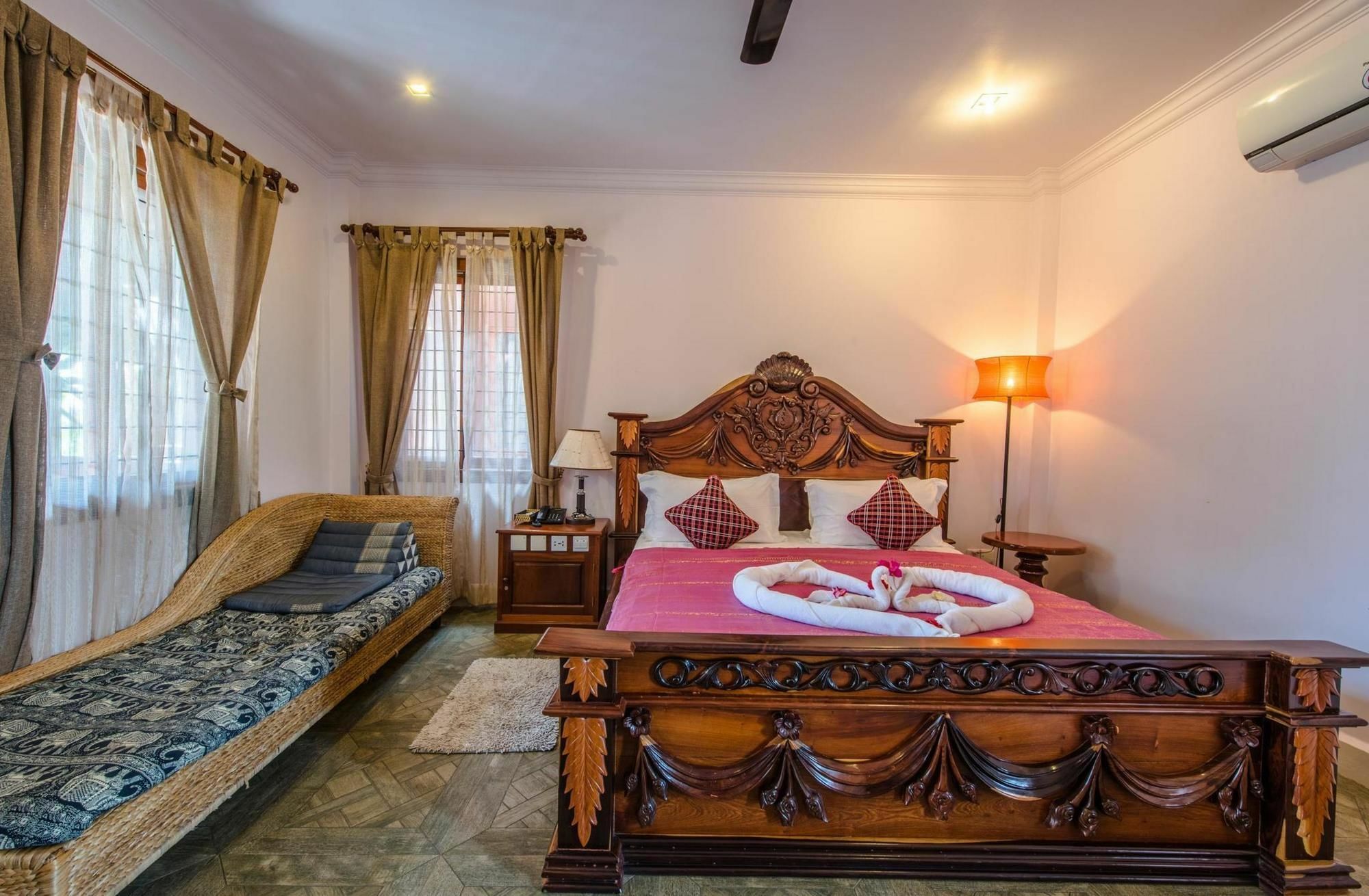 Delux Villa Батамбанг Екстериор снимка